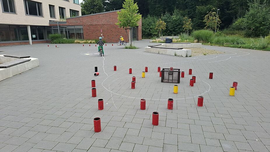 zwischen den Pilonen zwischen den Pilonen