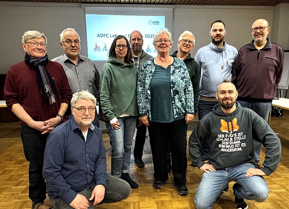 Der Vorstand mit Annette Teuber vom Vorstand ADFC Region Hannover (Mitte) Der Vorstand mit Annette Teuber vom Vorstand ADFC Region Hannover (Mitte)