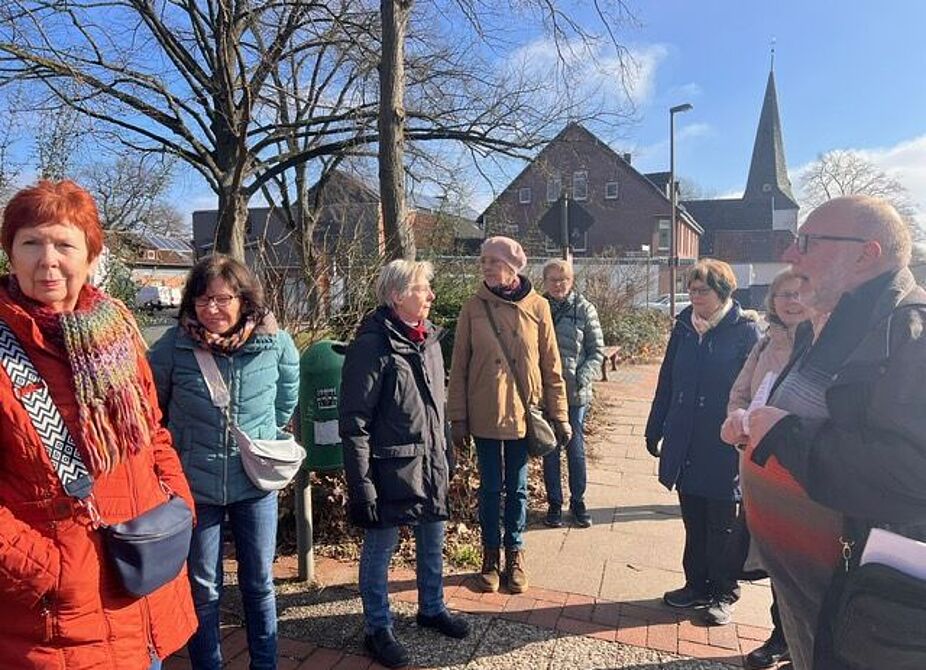 Dorfmitte - Feuerwehr Löschteich Dorfmitte - Feuerwehr Löschteich