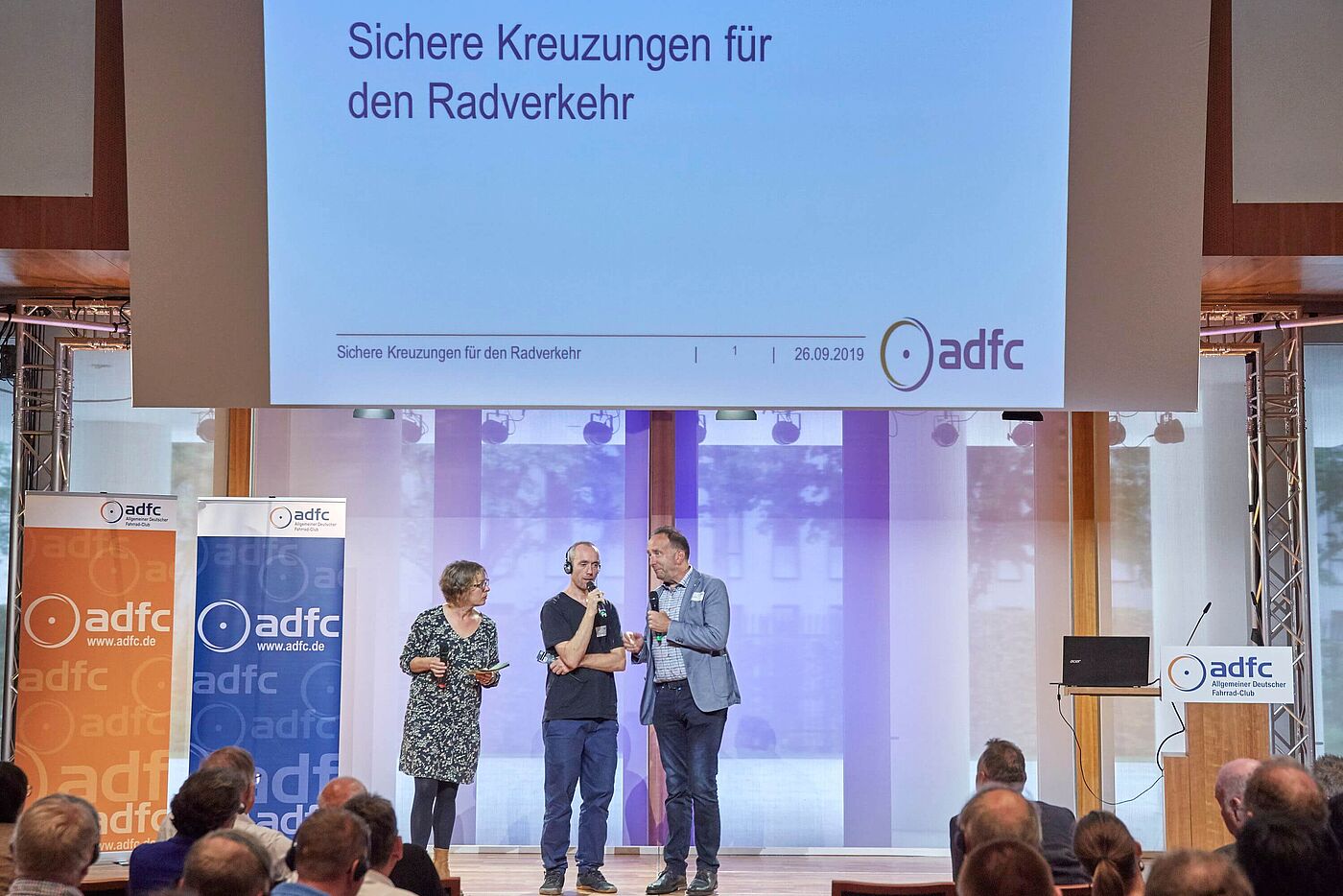 ADFC-Fachveranstaltung 2019 Sichere Kreuzungen Fragerunde ADFC-Fachveranstaltung 2019 Sichere Kreuzungen Fragerunde
